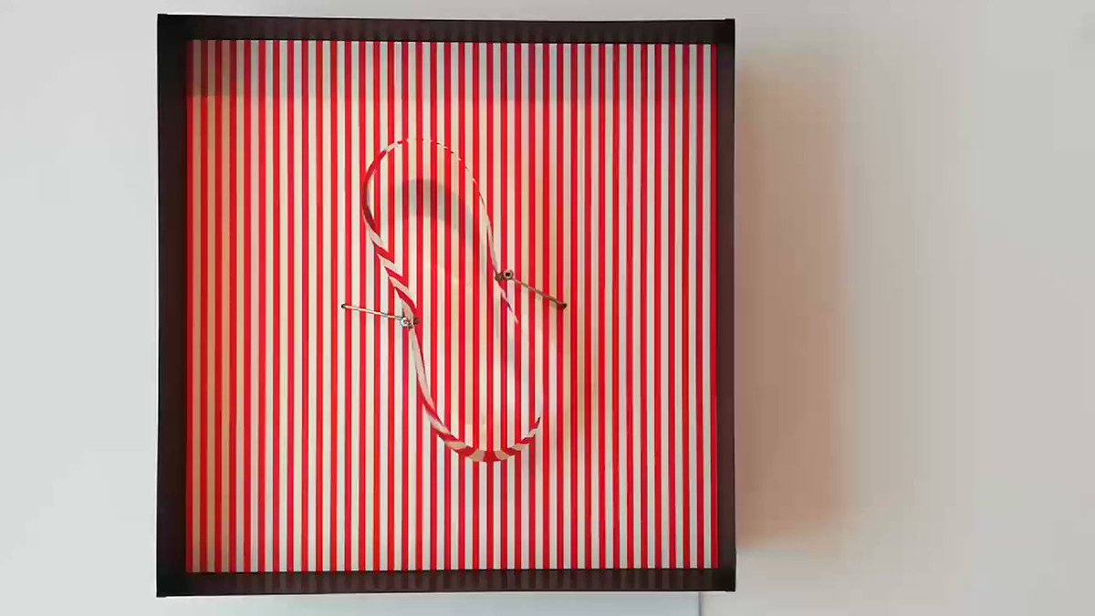 L'art cinétique est particulièrement mis en valeur.
Julio Le Parc, Cercle en contorsion sur trame rouge (1969) https://t.co/kSHRQlnaMT