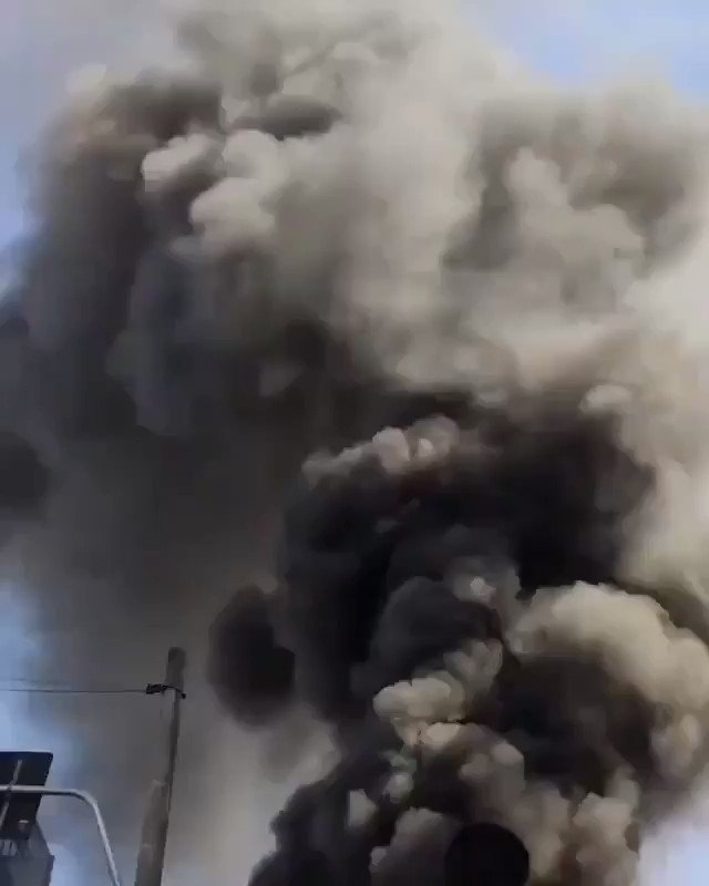 Ayer un grupo de activistas incendió una estatua de Manuel de Borba Gato, hizo su fortuna en la segunda mitad del siglo XVIII al cazar pueblos indígenas a lo largo del interior del país para esclavizarlos.
#ForaBolsonaro #24Julio https://t.co/YC3oppDtJ6