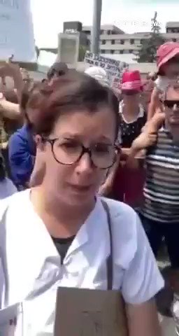 🆕️🇨🇵💉Le personnel de l'hôpital de #Montélimar, en #France, est sorti pour protester contre la vaccination obligatoire des soignants hier 23juillet
#PassSanitaire #soignants https://t.co/bAzNz1Zw1J