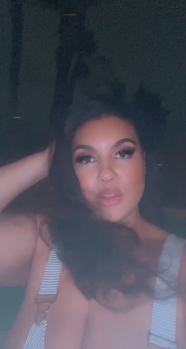 A little thunder and lightning can’t stop me from partying ? ??? https://t.co/x0UV6fym4d