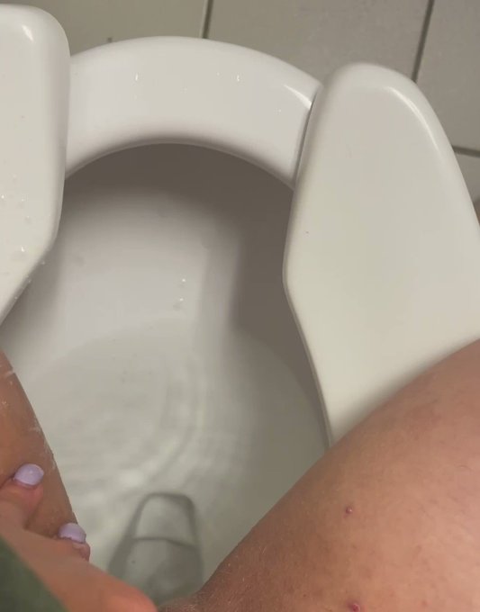 Whoops. 😬💦 #wet #peefetish #peespray #nsfw https://t.co/EMb3xZguTO<a href="/tag/wet"class="tags">#wet</a><a href="/tag/peefetish"class="tags">#peefetish</a><a href="/tag/peespray"class="tags">#peespray</a><a href="/tag/nsfw"class="tags">#nsfw</a>
