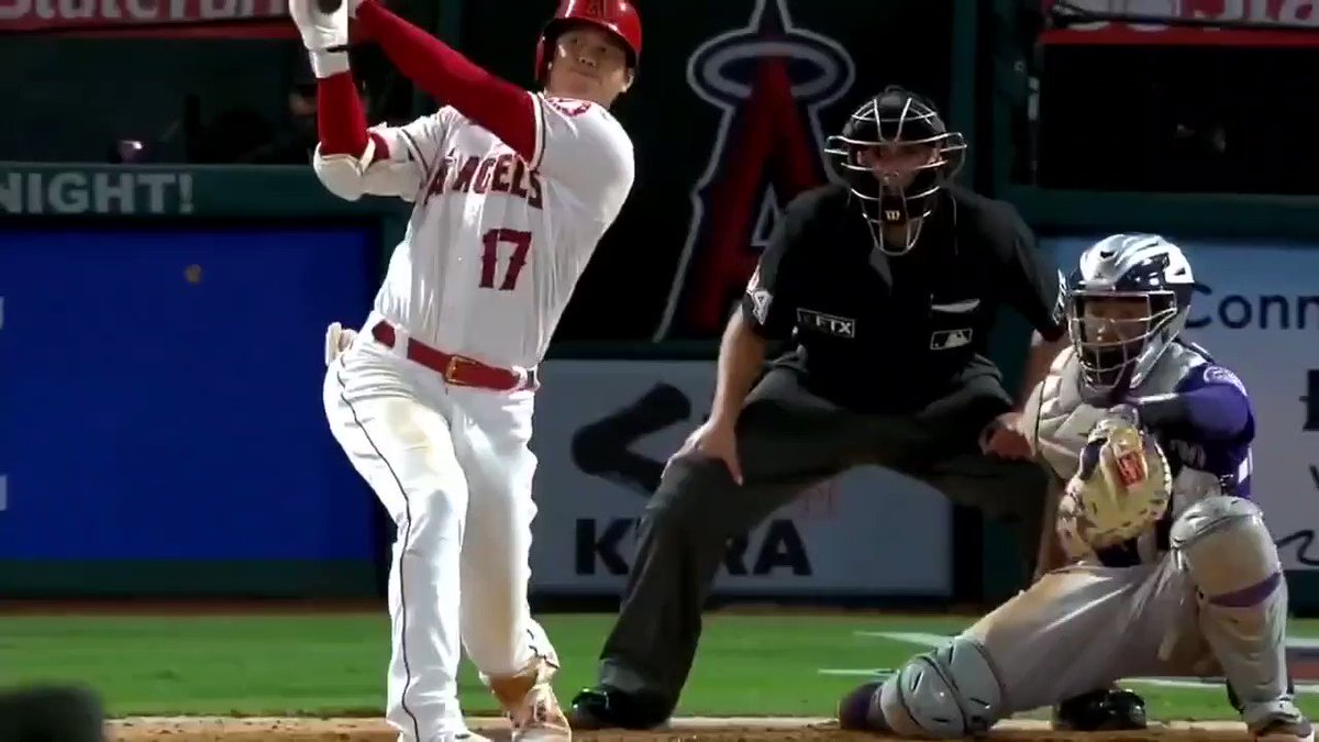 きよい 大谷選手のホームラン確信の立ち振舞は ストッパー毒島の佐世保くらい絵になるわぁ 見開き2ページ使った有名なやつ 大谷選手 確信歩き ストッパー毒島