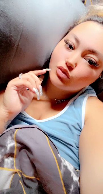 Good morning lovelies ☀️ https://t.co/49YqiYdIzQ<a href="/tag/megknees"class="tags"><span>#megknees</span></a>