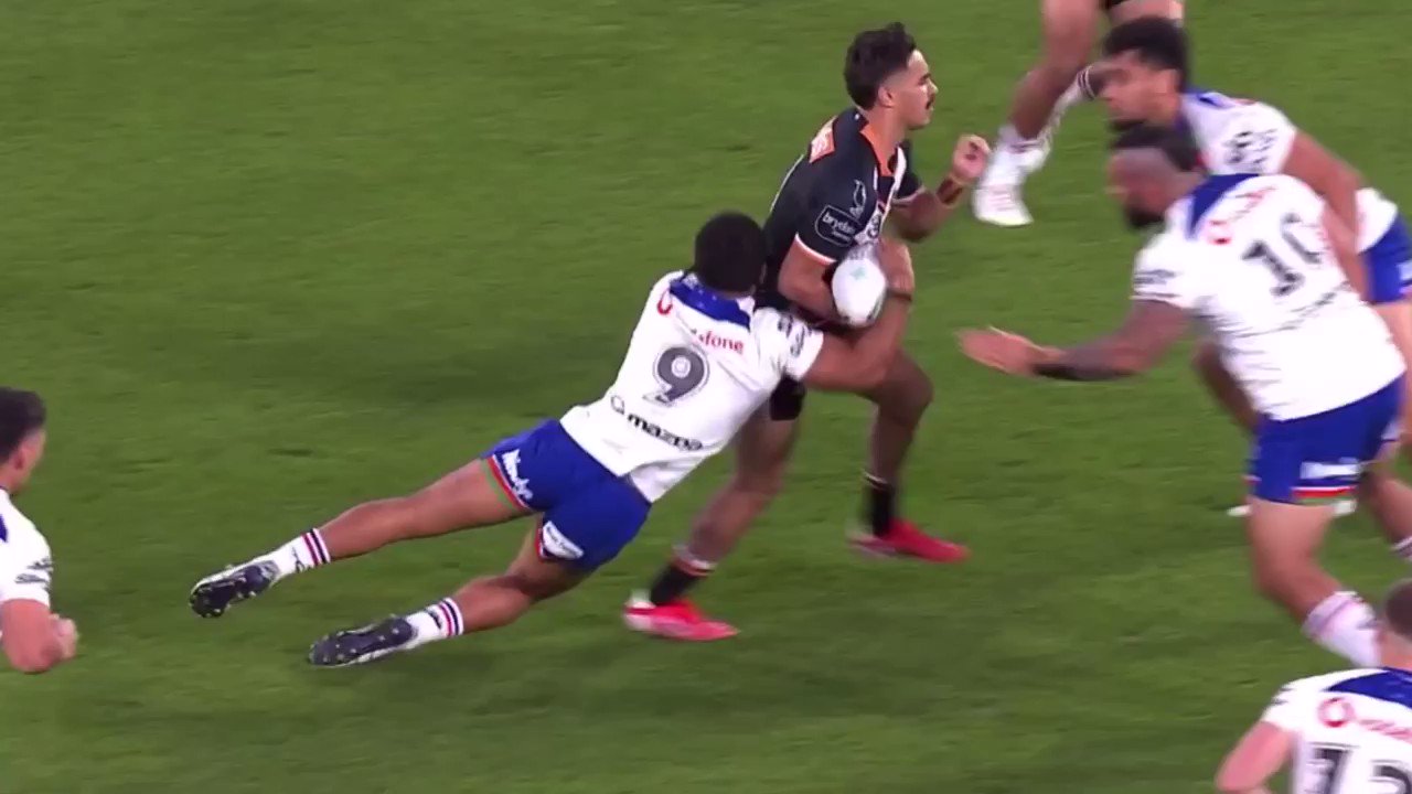 nrl-physio-on-twitter-suspected-lower-leg-ankle-fracture-for-daine