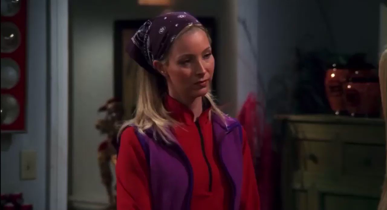 Happy Birthday Lisa Kudrow! 

Phoebe Buffay practically raised me  