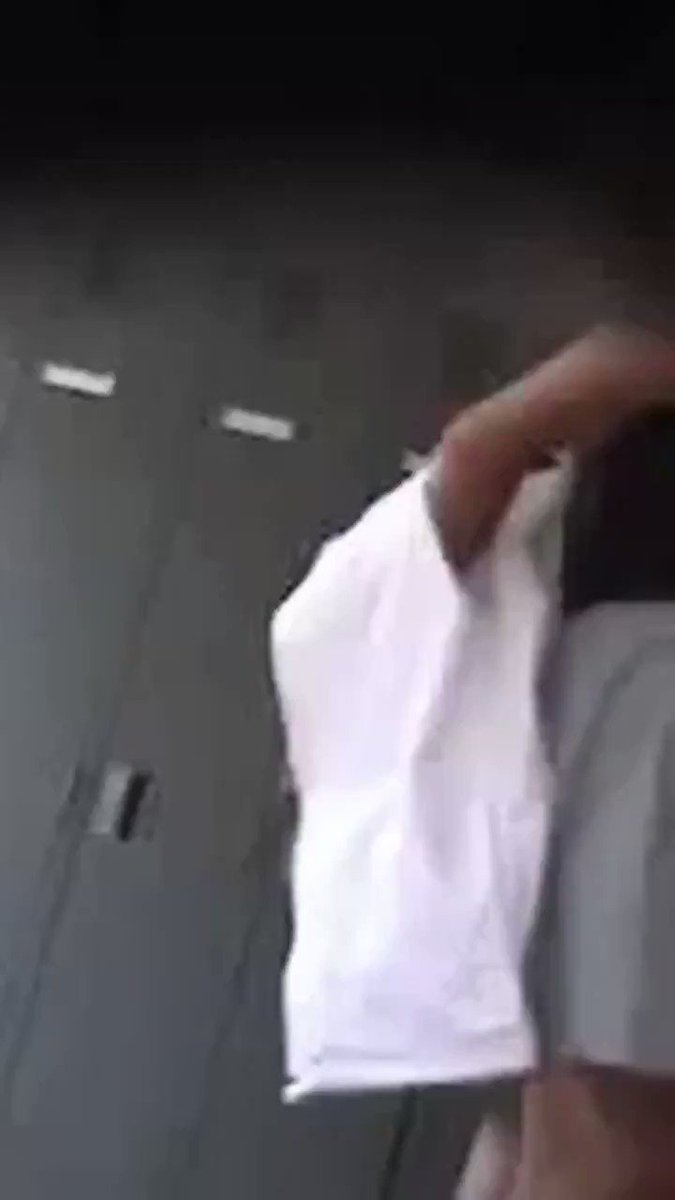 Voyeur untuk pertama kalinya 1 w Ia agak... - Turun Twitter video   