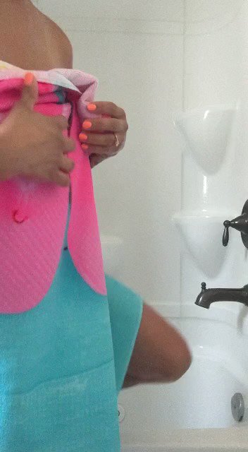 Do you like what's behind my towel? https://t.co/Nr9QxA0L9p