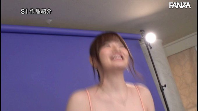 神乳美女のおっぱいがポロリしてしまい、発情してしまう男たちです。

ふわふわおっぱいが目の前に現れたらこうなりますよね。

 https://t.co/4ekrTyJAb1