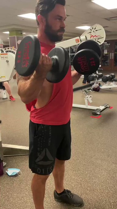 I love bicep curls ?? @scallysex @thexxlmen @HotMaleStuds @GAYXXXBLOG @theQueerPig @QueerMeNow @HotGuyZone