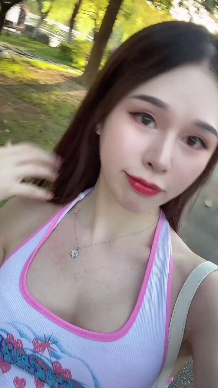 ts张思妮baby on twitter 听说你去了很远的地方走遍了四海八荒生活里不再是懒惰和丧爱上了阳光