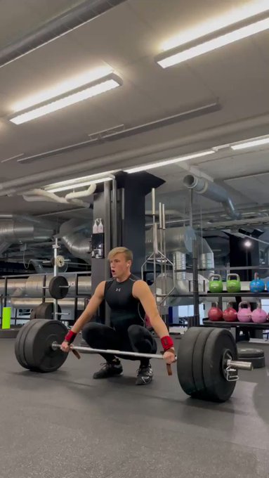 Follow me on insta “Sebastianb98” for more training related stuff??? 105kg hang-snatch (body weight ≈