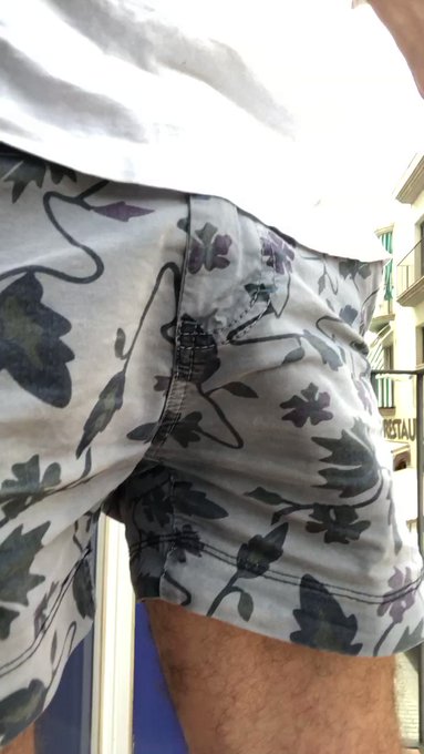 Mirando por el balcón https://t.co/ZE6RwFtWbf