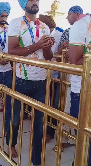 RT @kaurgillv: India's field hockey team visits Harmandir Sahib. 

#Modi_SlaveOfCorporates 
#FarmersProtest https://t.co/Lmo35Gqykn