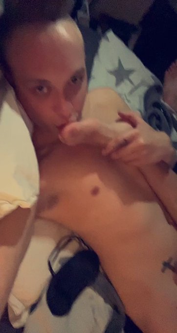 Sometimes we take it a level higher and go dirty ?? @purelygayporn @HotGuys_Vip @BonerMakers @FrenchGaymer