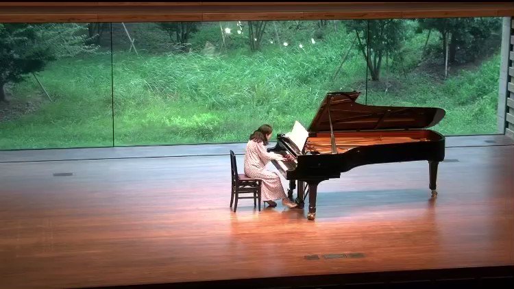 ピアノ演奏中に2歳の息子さんが乱入してきた！！