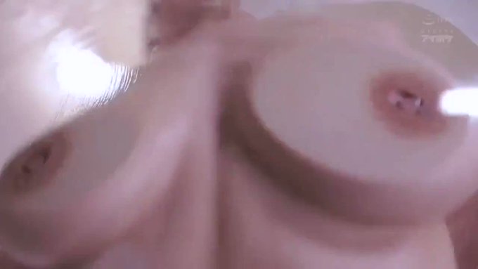 むぎゅーっとガラスに押しつけて後ろからパコパコ https://t.co/WprnLMTAUj