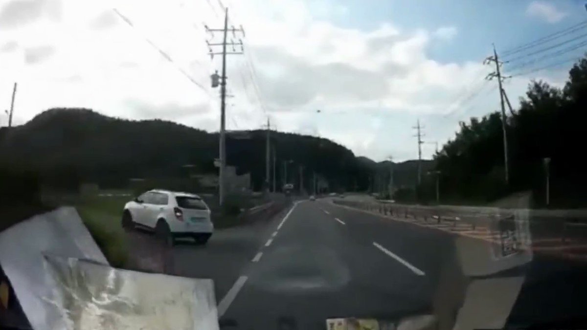 不法投棄すると天罰が降ります。車が真っ逆さま