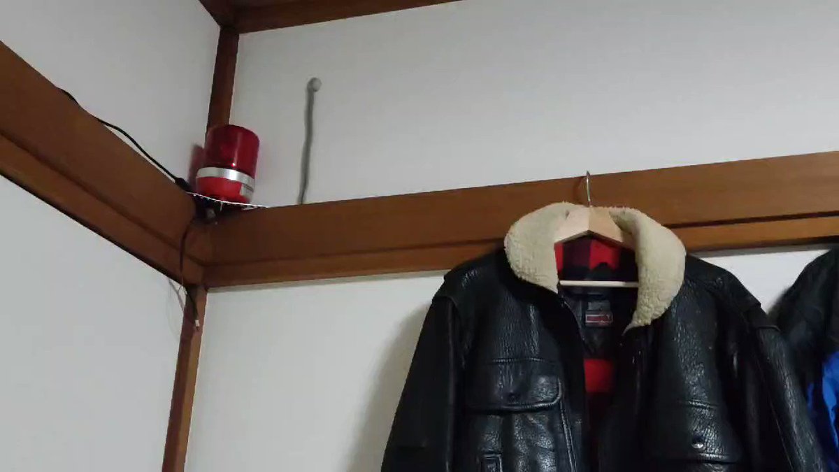 家のチャイムが聞こえにくかったので…赤色灯を取り付けてしまったw