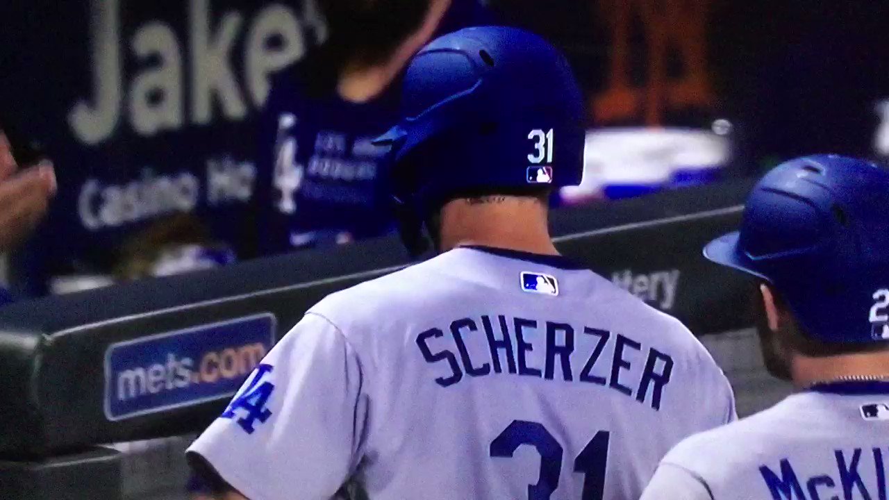 [閒聊] 薛蛇不喜歡被拍屁股