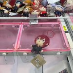 クレーンゲームのアームが強すぎて？ぬいぐるみが飛んでしまう!