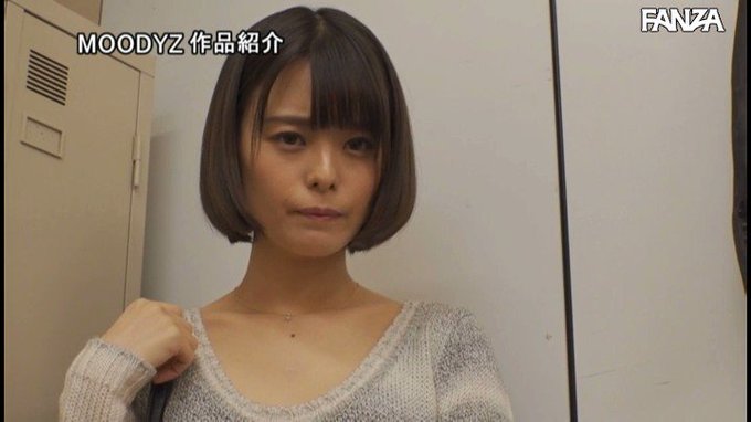 結婚している店長さんに恋心を抱いてしまったバーで働くアルバイトの美女です。

こんな子に言い寄られたらおち●ぽ反応してしまうのも仕方ないです。  
https://t.co/FALUxaWkua