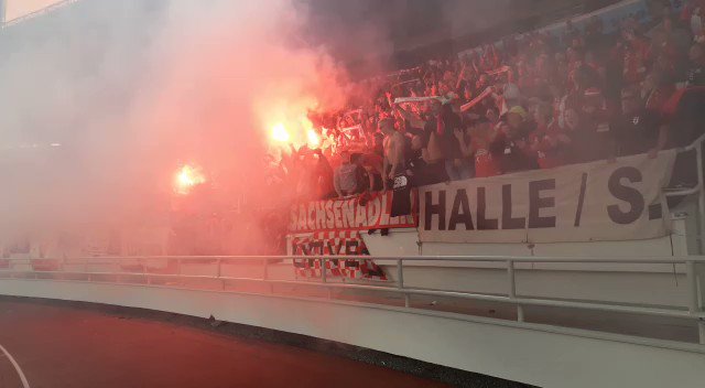 These boys hadn't been travelling for a while... Union Berlin fans at the Helsinki Olympic Stadium tonight #UEFA #ConferenceLeague #UnionBerlin #UnionBerlinUltras #footballfans https://t.co/aYAapwalAb