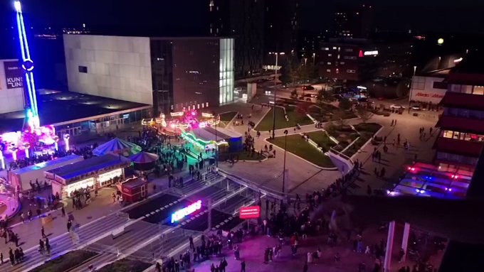 Video: Rellen bij kermis in Almere vanwege lange wachttijd, kermis eerder gesloten