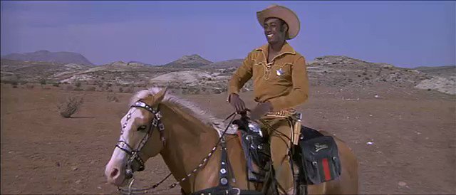 メル・ブルックス『ブレージングサドル』(1974)のクリーヴォン・リトル。シドニー・ポワチエの黒人西部劇『ブラック・ライダー』(72) に続いて、ユダヤ系のブルックスは元奴隷の黒人保安官を出して旧西部劇を笑殺。過去の現在が併存する演出は自由そのもの。アレンらと共に大人向けコメディを開拓した 