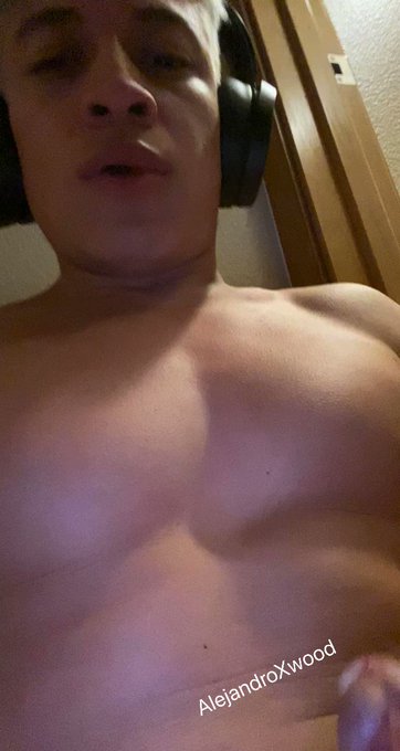 Like and rt if you want my leche ? // https://t.co/uWDh7G5IIm 

⁃10% off the next 10 new subscribers