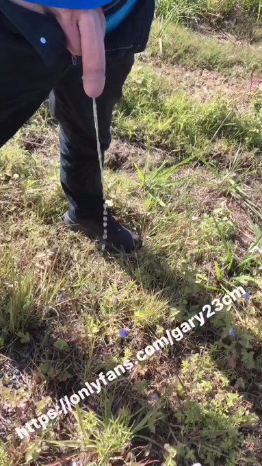 Hangin for a piss 🐻
RT IF YOU WANNA SEE MORE LIKE THIS ⛲️#bigcock #bigdick #publilay #piss https://t