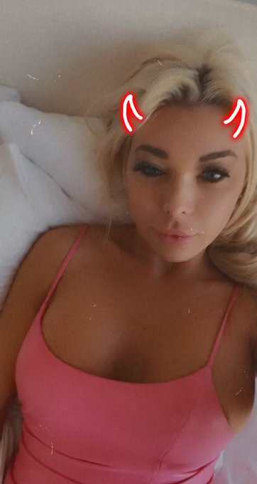 Waking up to @ElsaJeanxxx https://t.co/CZH3QHK8Y0