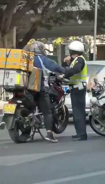 [問卦] 有沒有中國警察被打的八卦
