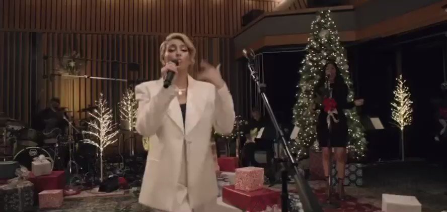 RT @tkhq8: here i am once again to tell the tl that tori kelly is the vocalist of our generation https://t.co/4Vt2H3nXzJ