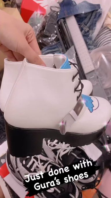 Making shoes #gawRT #gawrgura https://t.co/dhqow7qE77