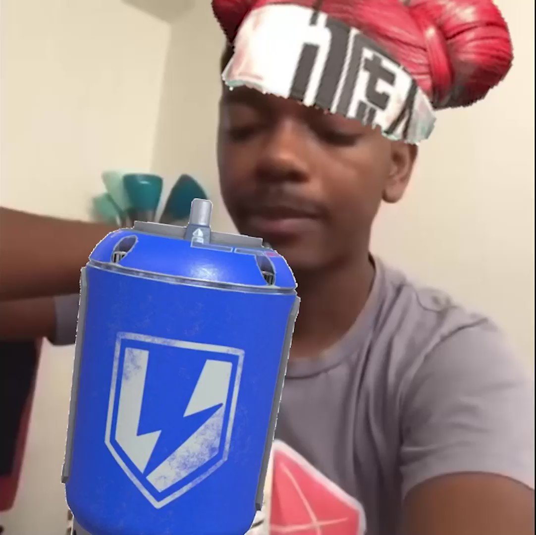 RT @chilledville_: When you try to heal in Season 10 of Apex Legends https://t.co/iOcgMB1wel