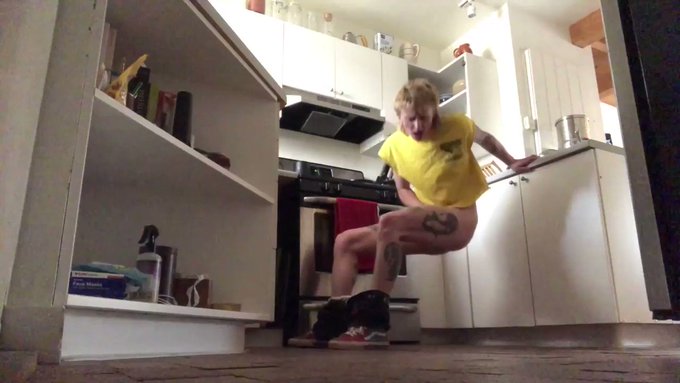 Just made another sale! ftm cumming in the kitchen https://t.co/t5jO54YF8V #MVSales #MVTrans https://t