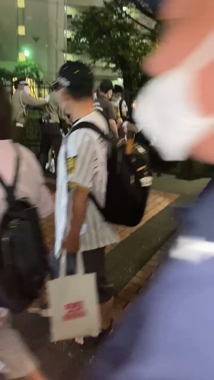 [分享] 甲子園球場場外亂鬥