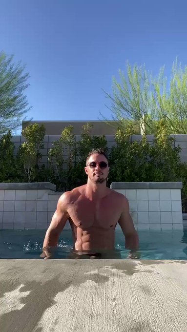 Wishing you a great start to your Labour Day weekend.  Let’s find some DICK!!!! https://t.co/sS3iqSU