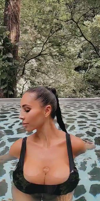 Short clip... Up close and wet 
 ? ? ?
Let me know if you guys like it! RT if you do! 

#FridayFeeling