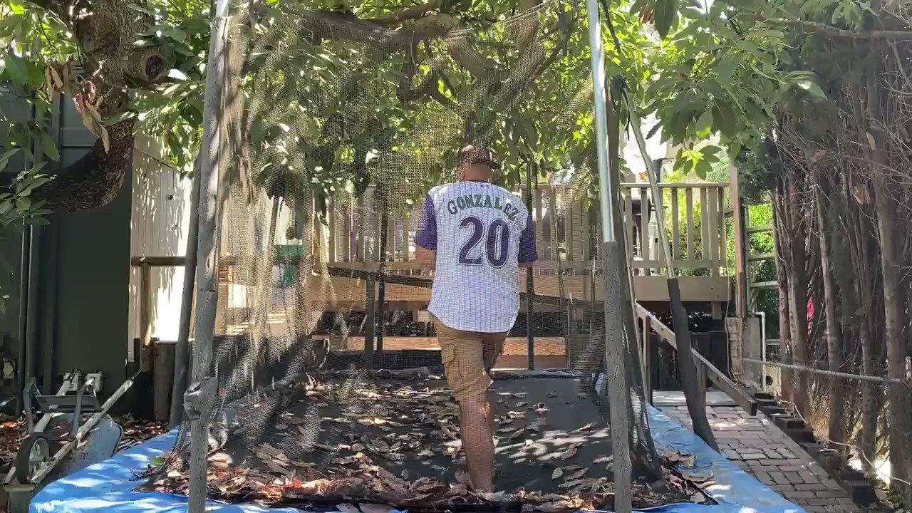 Happy birthday  legend Luis Gonzalez  