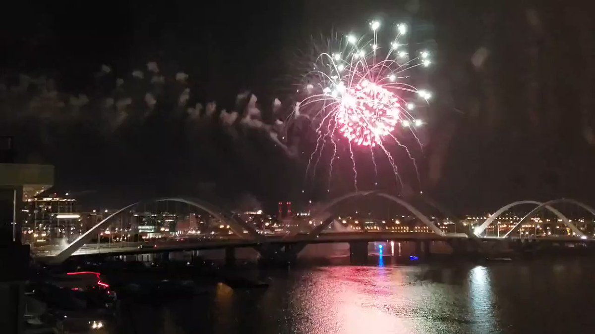 .@newfdmb @Nationals Washington Nationals fireworks show right over the soon-to-be-opened Frederick Douglass Memorial Bridge. https://t.co/RG97DE3bax