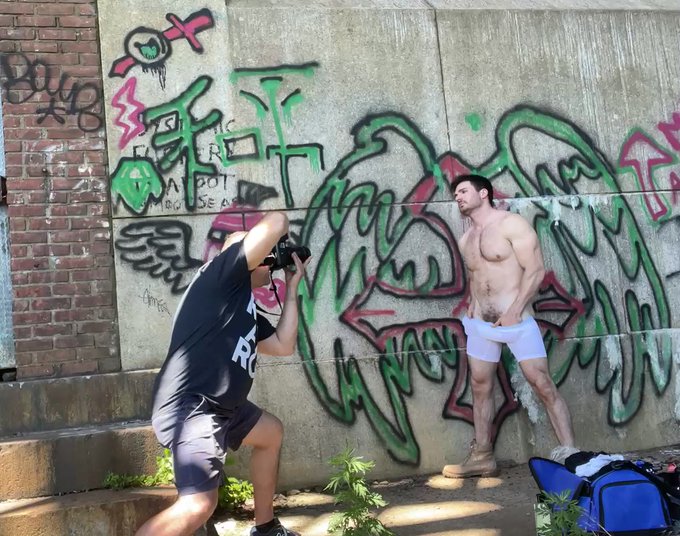 I&rsquo;m struggling to get these shorts off https://t.co/lDGzei3Vkd https://t.co/RIElRto5cB