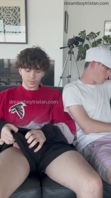 taking my dick out next to my str8 roommate until he notices 😈  what would YOU do?! 😆 https://t.co/p