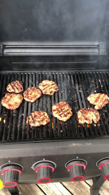 Getting the burgers done before the #ONStorm https://t.co/qo11b89EOZ<a href="/tag/onstorm"class="tags">#ONStorm</a>