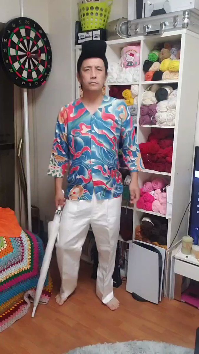 ギャップがたまらないｗｗｗ傘のあみものを披露する「アイパー滝沢さん」