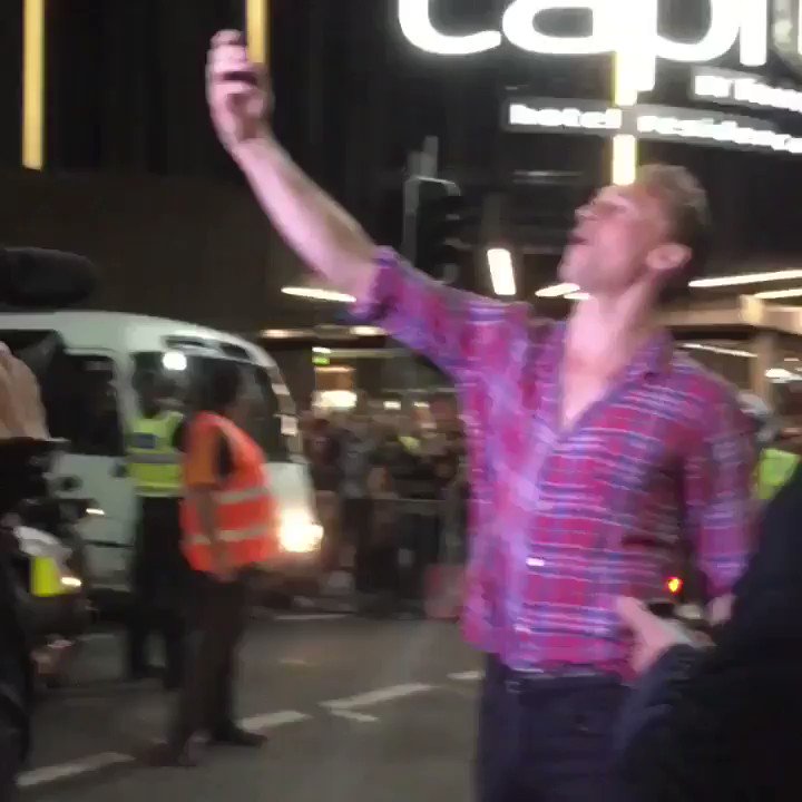 RT @bestoftwh: Tom Hiddleston filming the fans on the set of Thor Ragnarok. so cute. https://t.co/qDpiYuME8X
