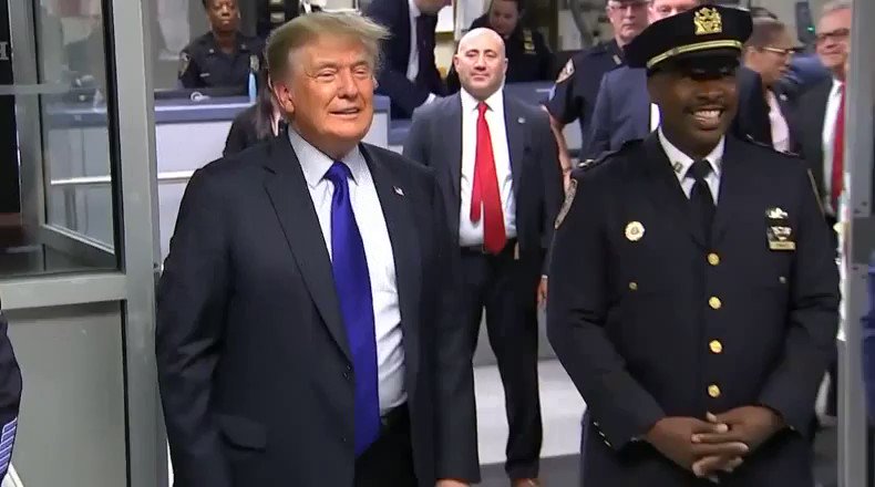 RT @disclosetv: NOW - Trump meeting with police officers in New York City on 9/11 https://t.co/3paBFOdXBY