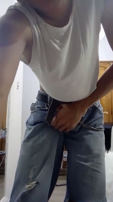 &iquest;Quiere verla por fuera del pantal&oacute;n? 🥵😈 Estaba tan caliente https://t.co/wpMyP5tSnQ