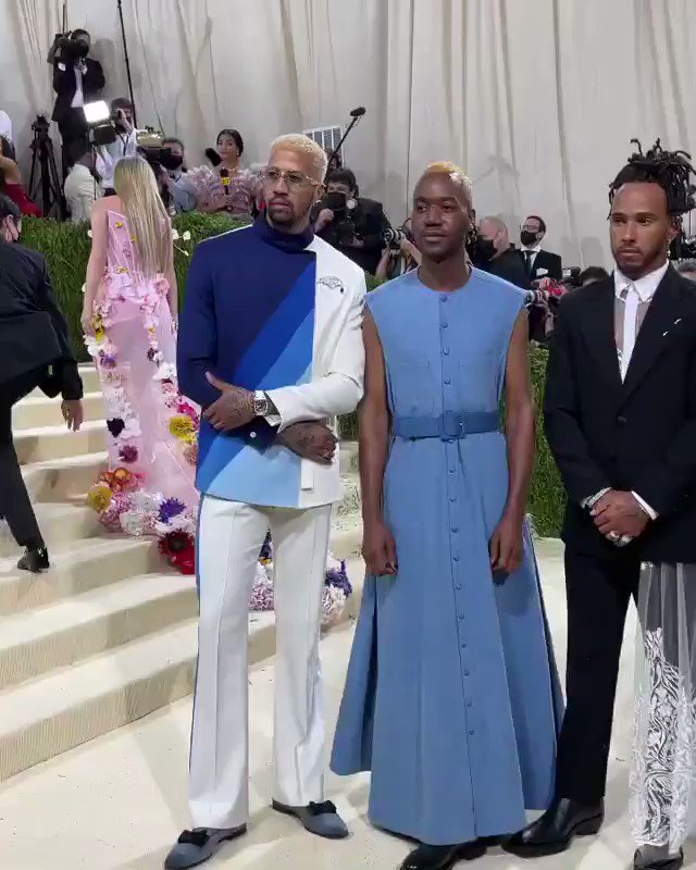 RT @marigout: lewis hamilton bought a table at the met gala and asked black designers to join him #METGala https://t.co/HHrKTLzxIP