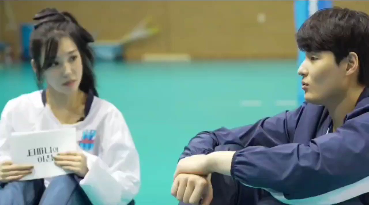 [閒聊] Tiffany把自己戴的項鍊送給金姬真選手